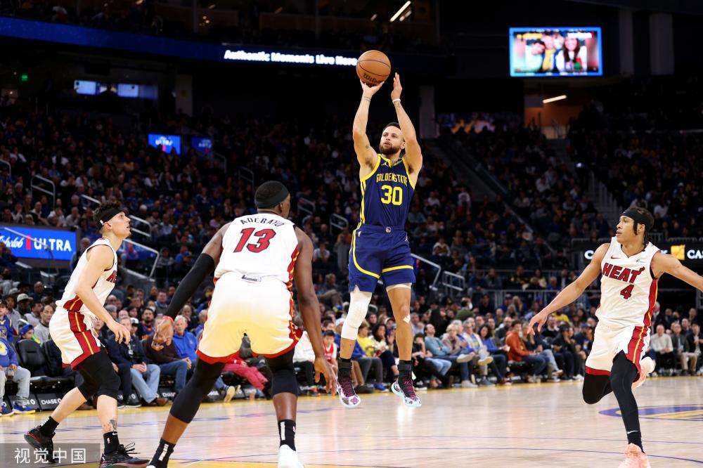 在足球场上 在足球场上